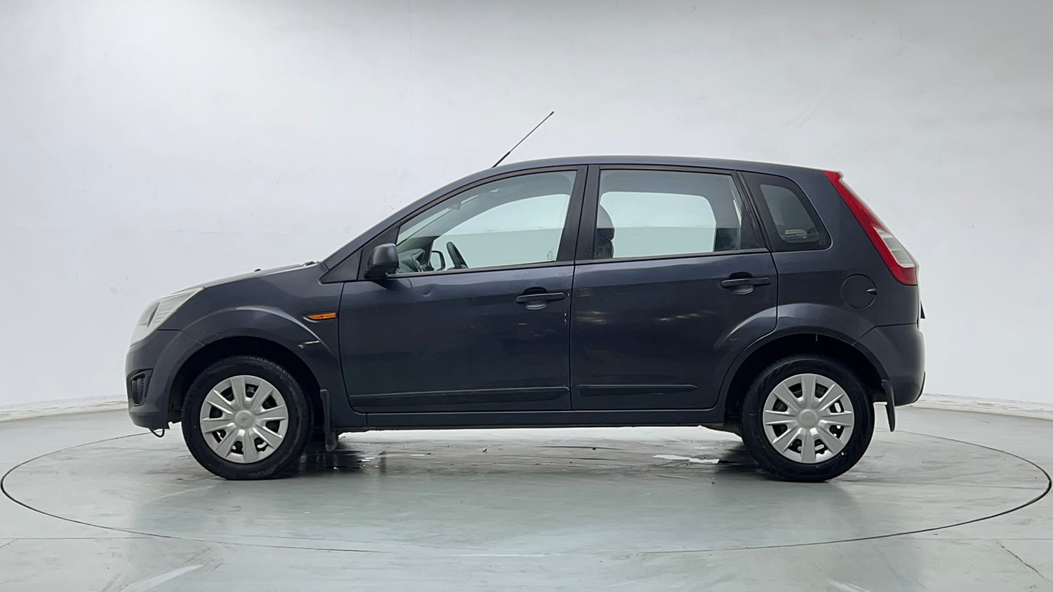 Used 2014 Ford Figo Duratec Petrol EXI 1.2 Petrol Manual exterior LEFT SIDE VIEW