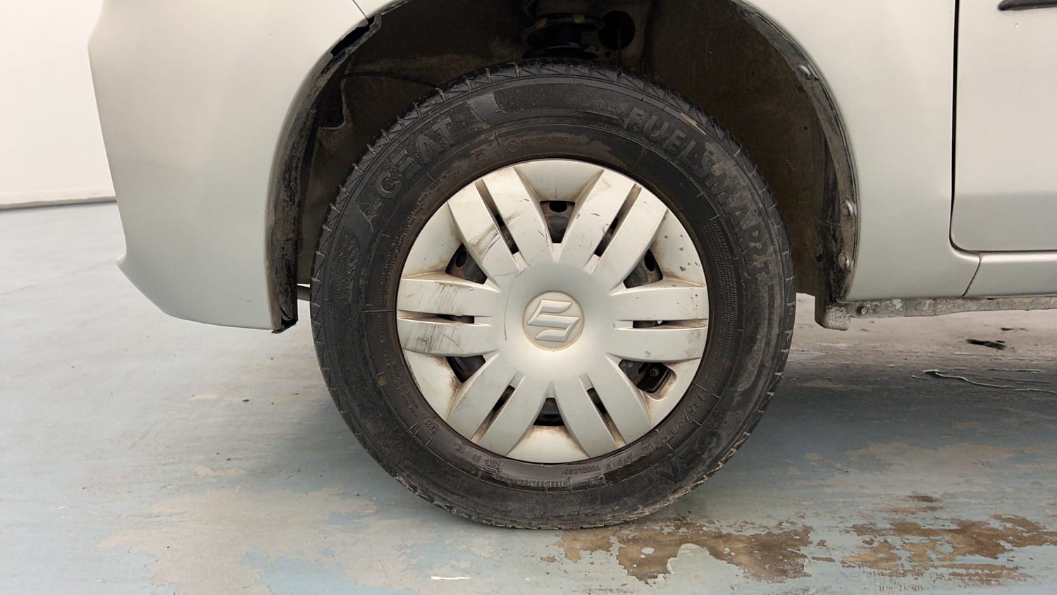 Used 2022 Maruti Suzuki Alto 800 VXi Petrol Manual tyres LEFT FRONT TYRE RIM VIEW