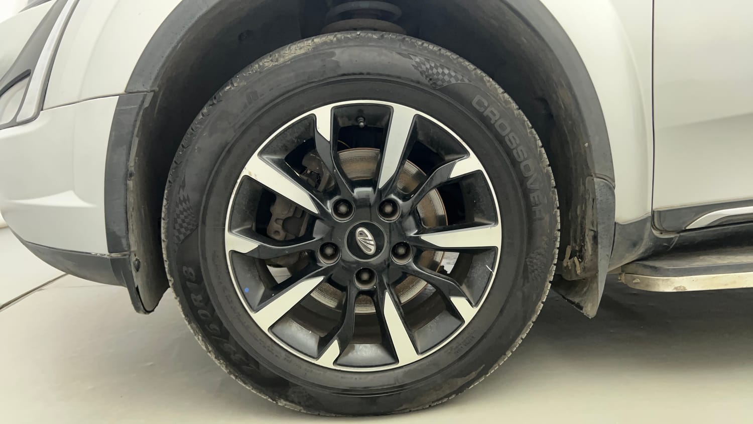 Used 2019 Mahindra XUV500 W11 (O) AT Diesel Automatic tyres LEFT FRONT TYRE RIM VIEW