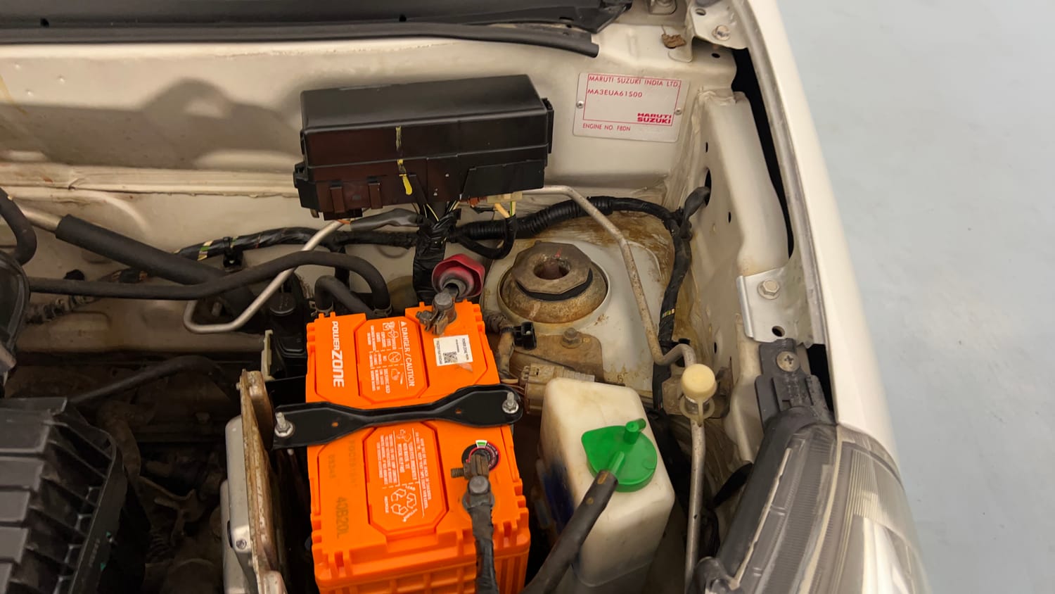 Used 2022 Maruti Suzuki Alto 800 VXi Petrol Manual engine ENGINE LEFT SIDE HINGE & APRON VIEW