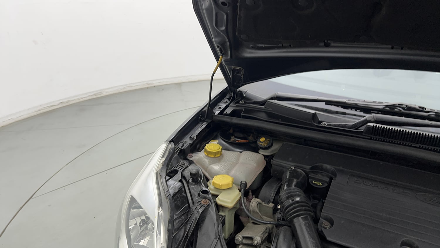 Used 2014 Ford Figo Duratec Petrol EXI 1.2 Petrol Manual engine ENGINE RIGHT SIDE HINGE & APRON VIEW
