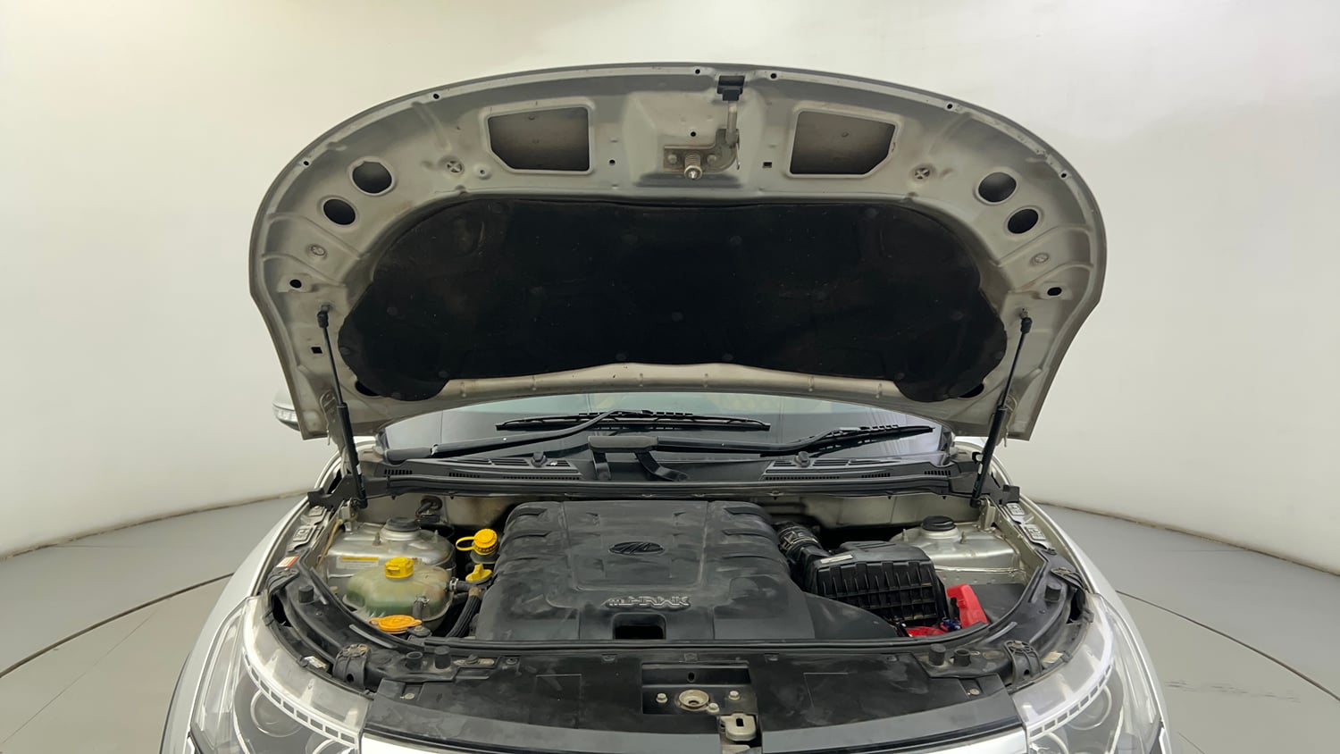 Used 2019 Mahindra XUV500 W11 (O) AT Diesel Automatic engine ENGINE & BONNET OPEN FRONT VIEW