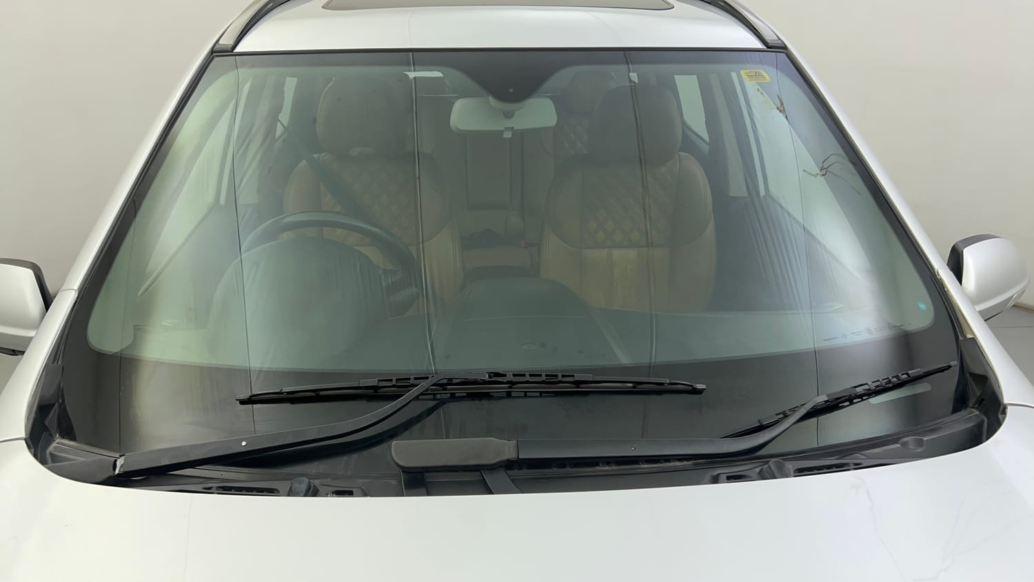 Used 2019 Mahindra XUV500 W11 (O) AT Diesel Automatic exterior FRONT WINDSHIELD VIEW