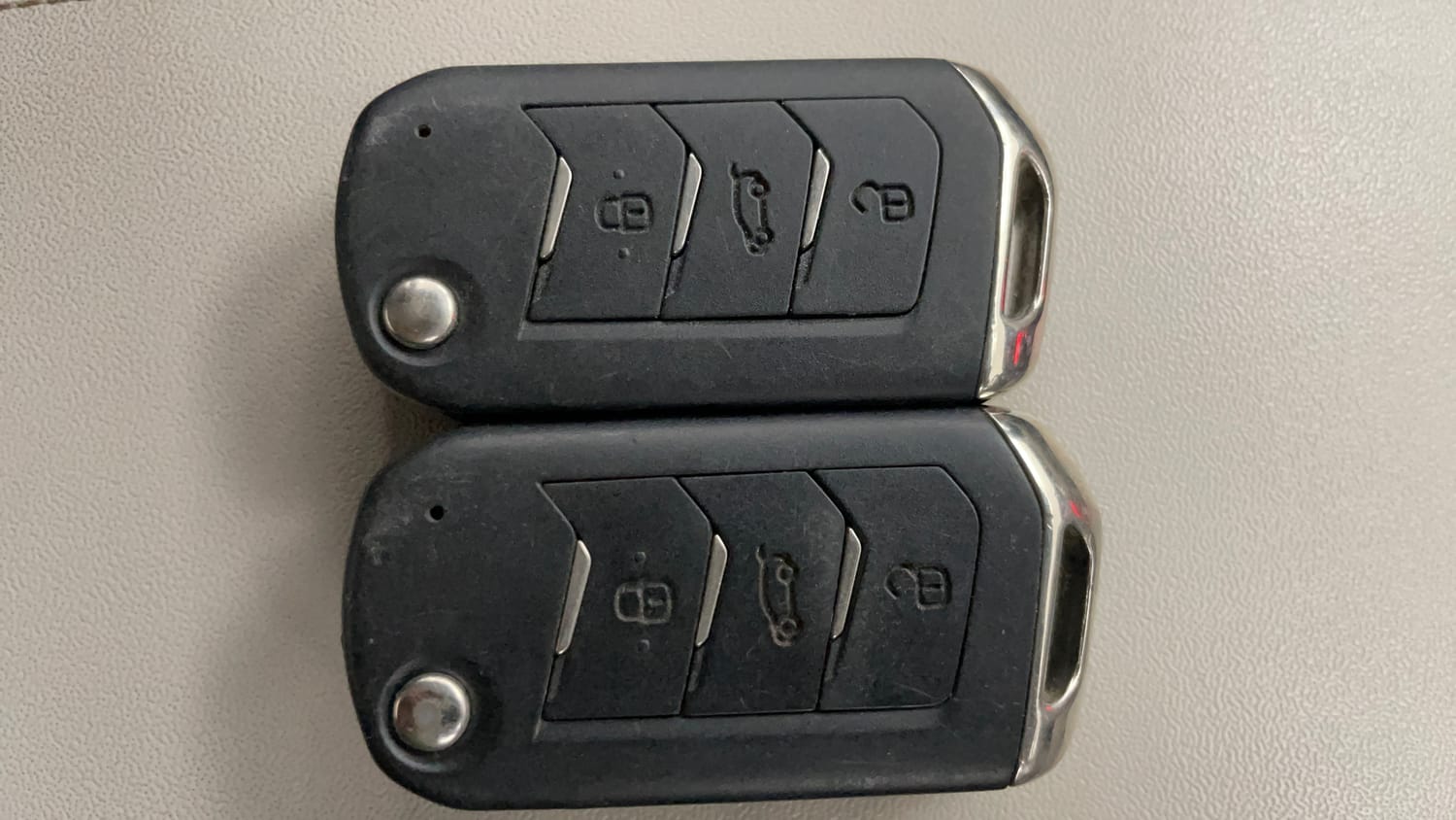 Used 2022 Mahindra XUV 300 W8 1.2 Petrol Petrol Manual extra CAR KEY VIEW