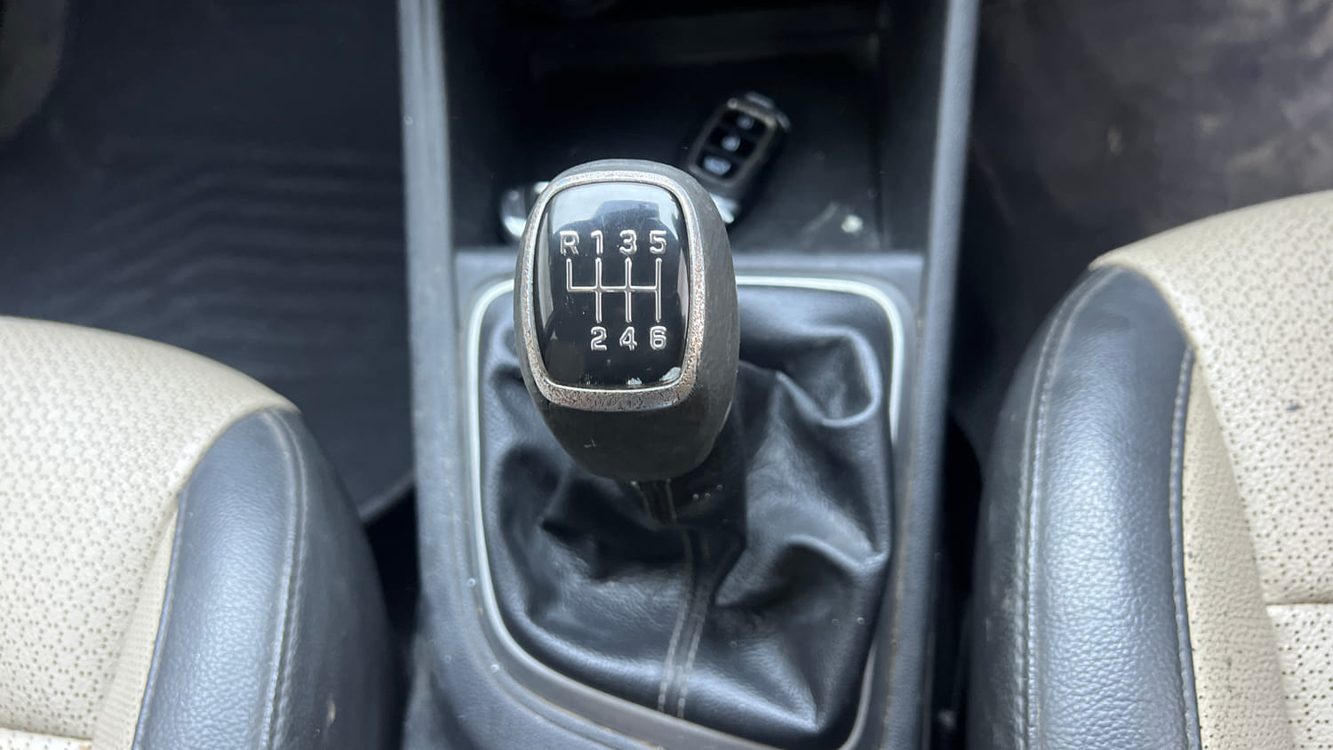 Used 2019 Hyundai Verna SX (O)1.6 VTVT Petrol Manual interior GEAR  KNOB VIEW