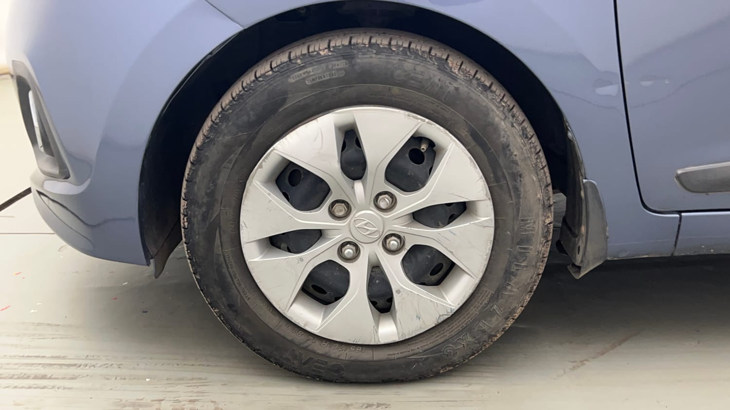 Used 2014 Hyundai Xcent S 1.2 Petrol Manual tyres LEFT FRONT TYRE RIM VIEW