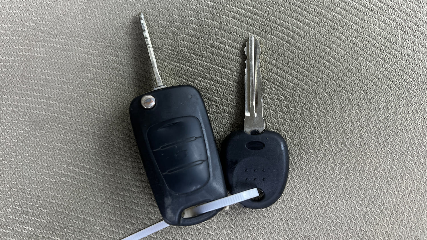 Used 2017 Hyundai i10 Sportz 1.1 iRDE2 Petrol Manual extra CAR KEY VIEW