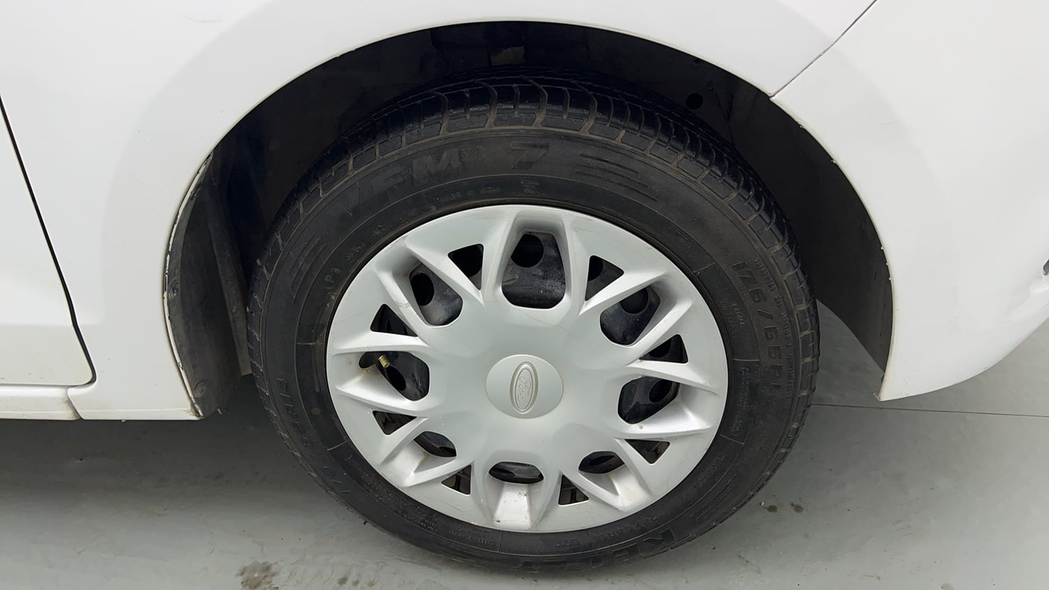 Used 2016 Ford Figo Aspire Trend 1.2 Ti-VCT Petrol Manual tyres RIGHT FRONT TYRE RIM VIEW