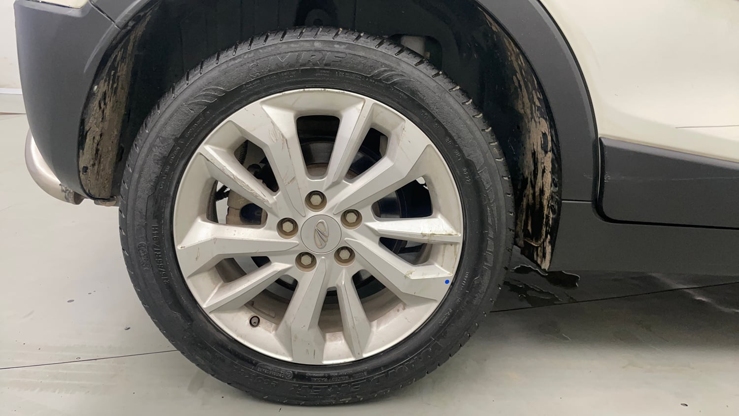 Used 2022 Mahindra XUV 300 W8 1.2 Petrol Petrol Manual tyres RIGHT REAR TYRE RIM VIEW