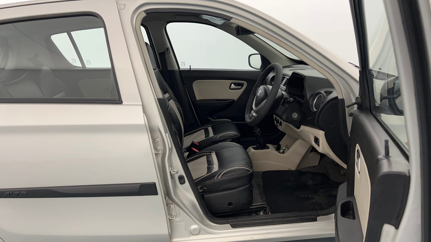 Used 2022 Maruti Suzuki Alto 800 VXi Petrol Manual interior RIGHT SIDE FRONT DOOR CABIN VIEW