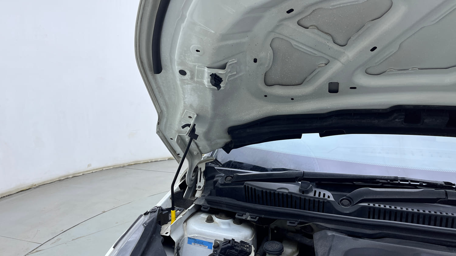 Used 2022 Tata Nexon EV XZ Plus LUX Electric Automatic engine ENGINE RIGHT SIDE HINGE & APRON VIEW