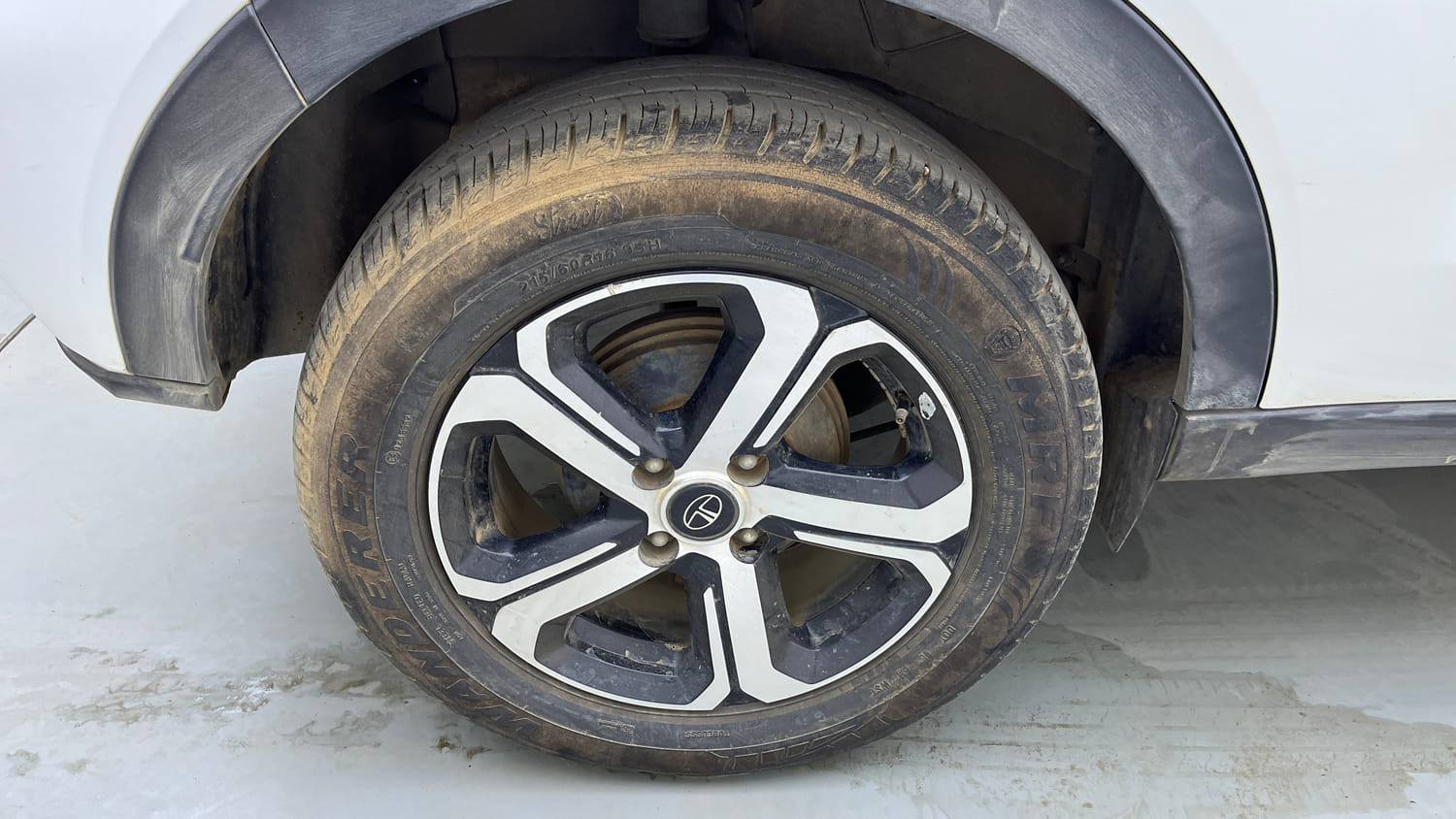 Used 2022 Tata Nexon EV XZ Plus LUX Electric Automatic tyres RIGHT REAR TYRE RIM VIEW