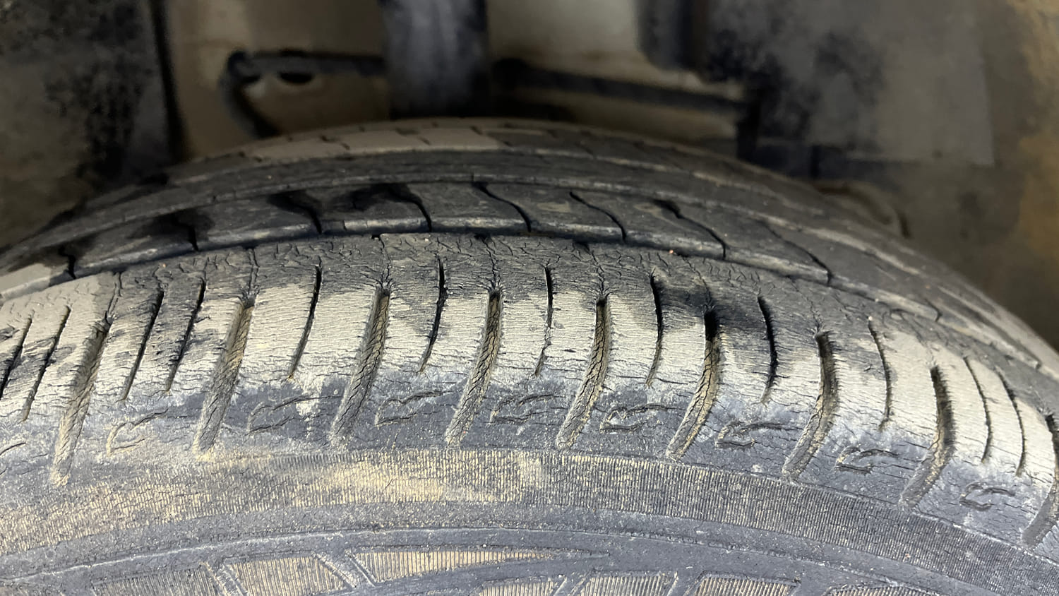 Used 2022 Tata Nexon EV XZ Plus LUX Electric Automatic tyres RIGHT FRONT TYRE TREAD VIEW