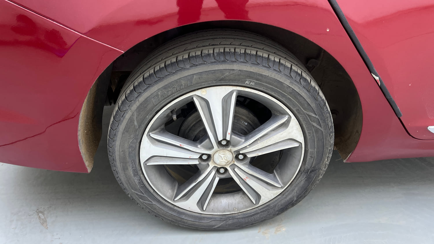 Used 2019 Hyundai Verna SX (O)1.6 VTVT Petrol Manual tyres RIGHT REAR TYRE RIM VIEW
