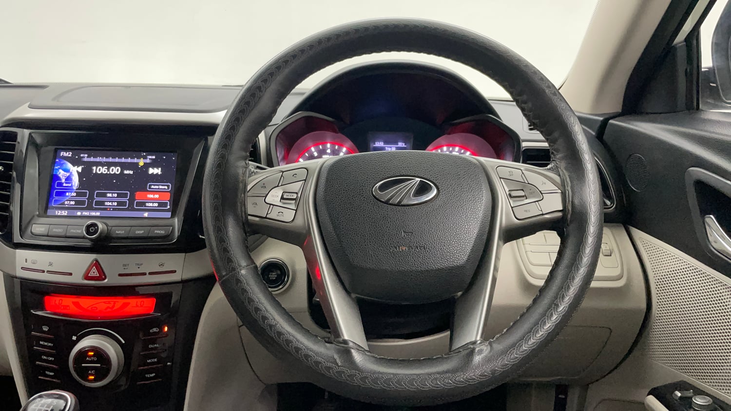 Used 2022 Mahindra XUV 300 W8 1.2 Petrol Petrol Manual interior STEERING VIEW
