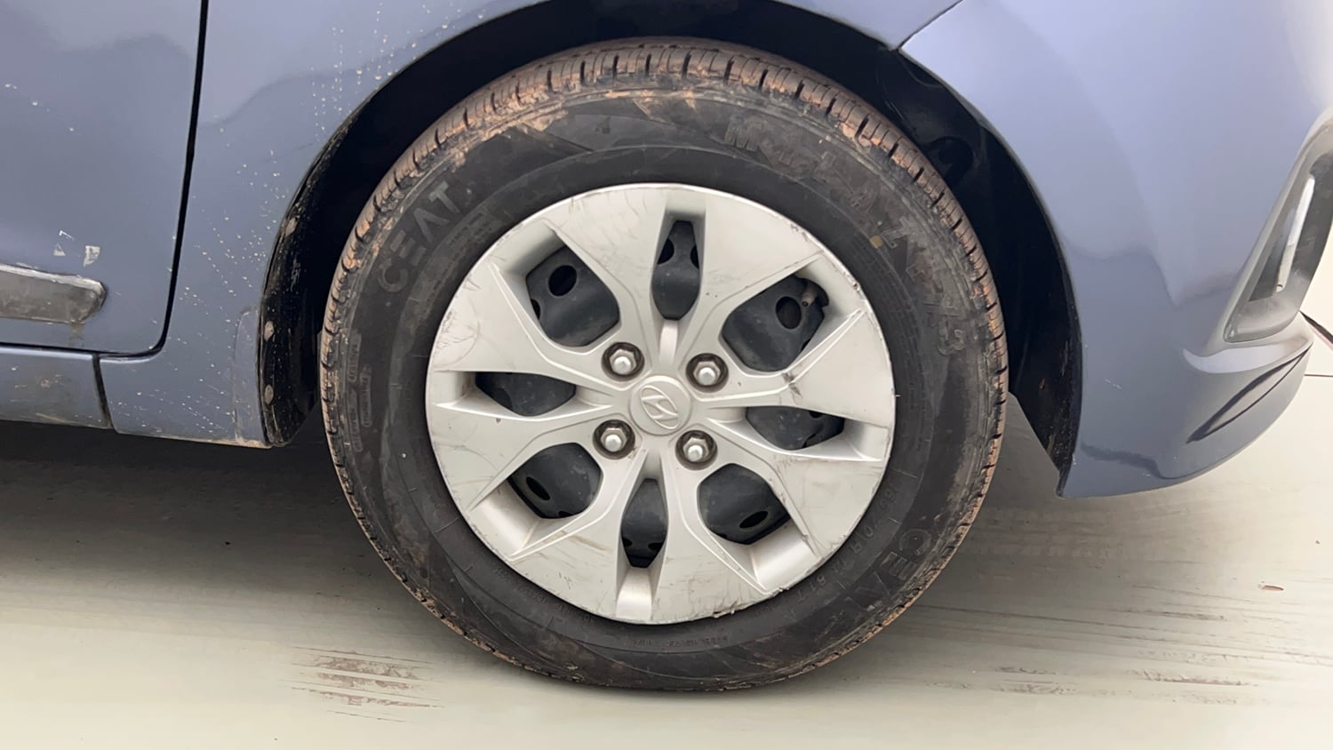 Used 2014 Hyundai Xcent S 1.2 Petrol Manual tyres RIGHT FRONT TYRE RIM VIEW