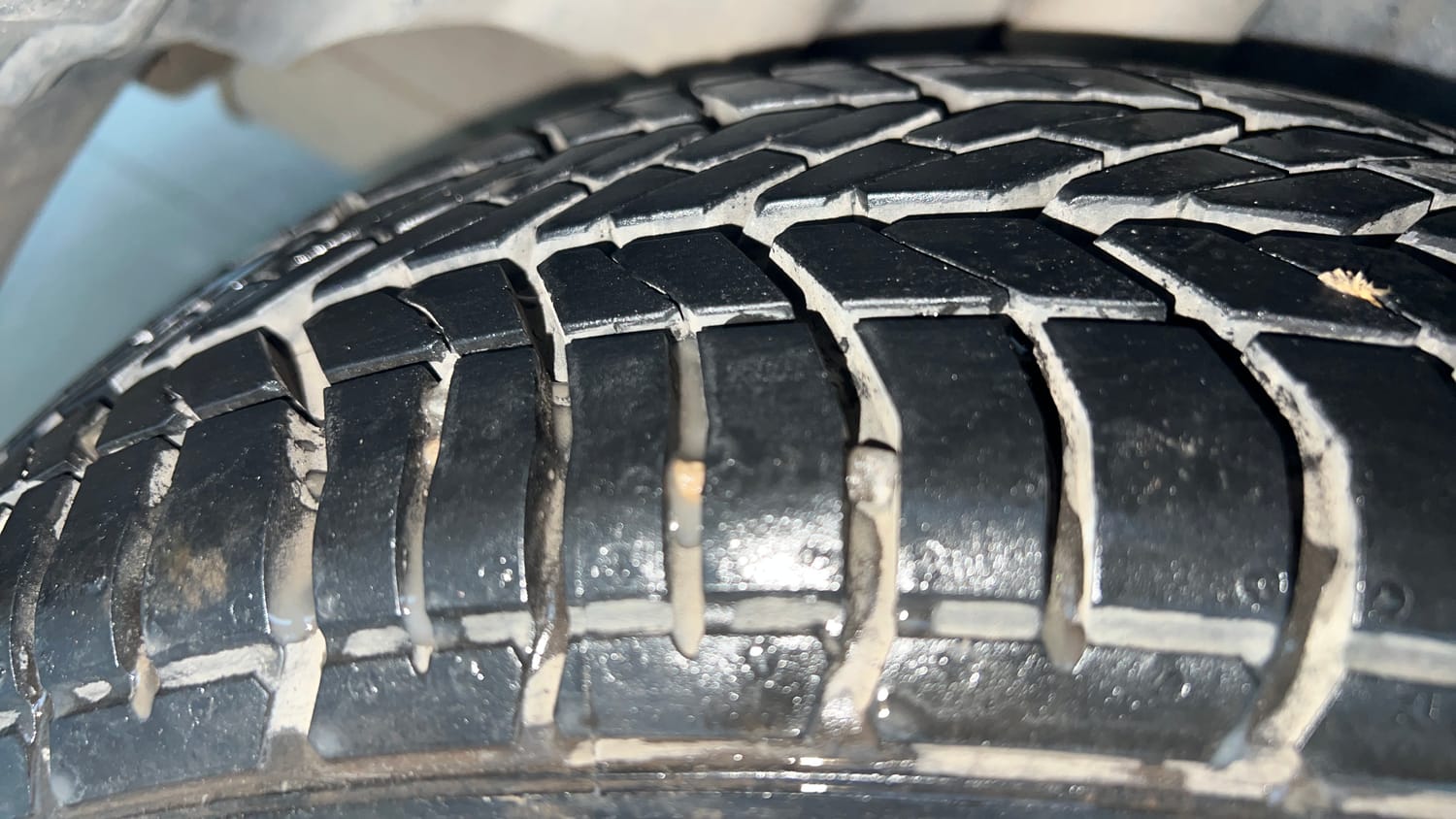 Used 2016 Ford Figo Aspire Trend 1.2 Ti-VCT Petrol Manual tyres RIGHT REAR TYRE TREAD VIEW