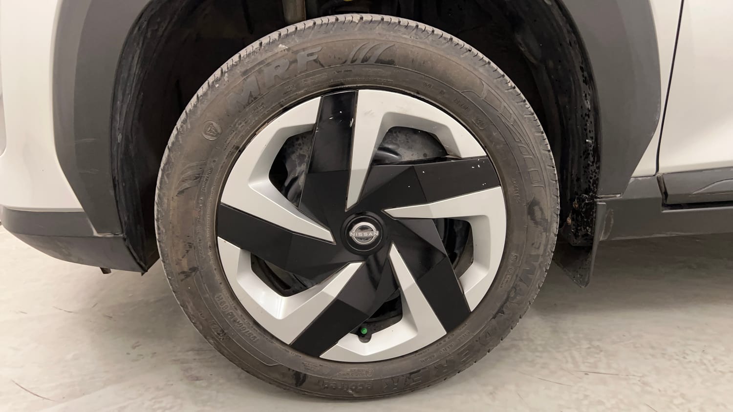 Used 2024 Nissan Magnite XL AMT Petrol Automatic tyres LEFT FRONT TYRE RIM VIEW
