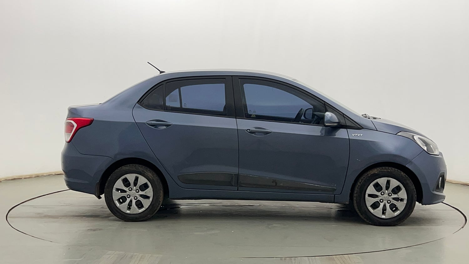 Used 2014 Hyundai Xcent S 1.2 Petrol Manual exterior RIGHT SIDE VIEW