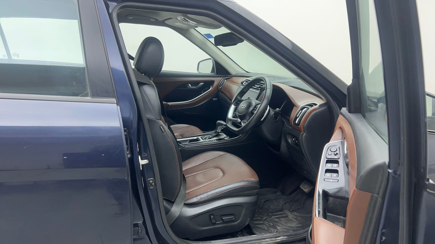 2022 Hyundai Alcazar Platinum (O) 6 STR 2.0 Petrol AT-17