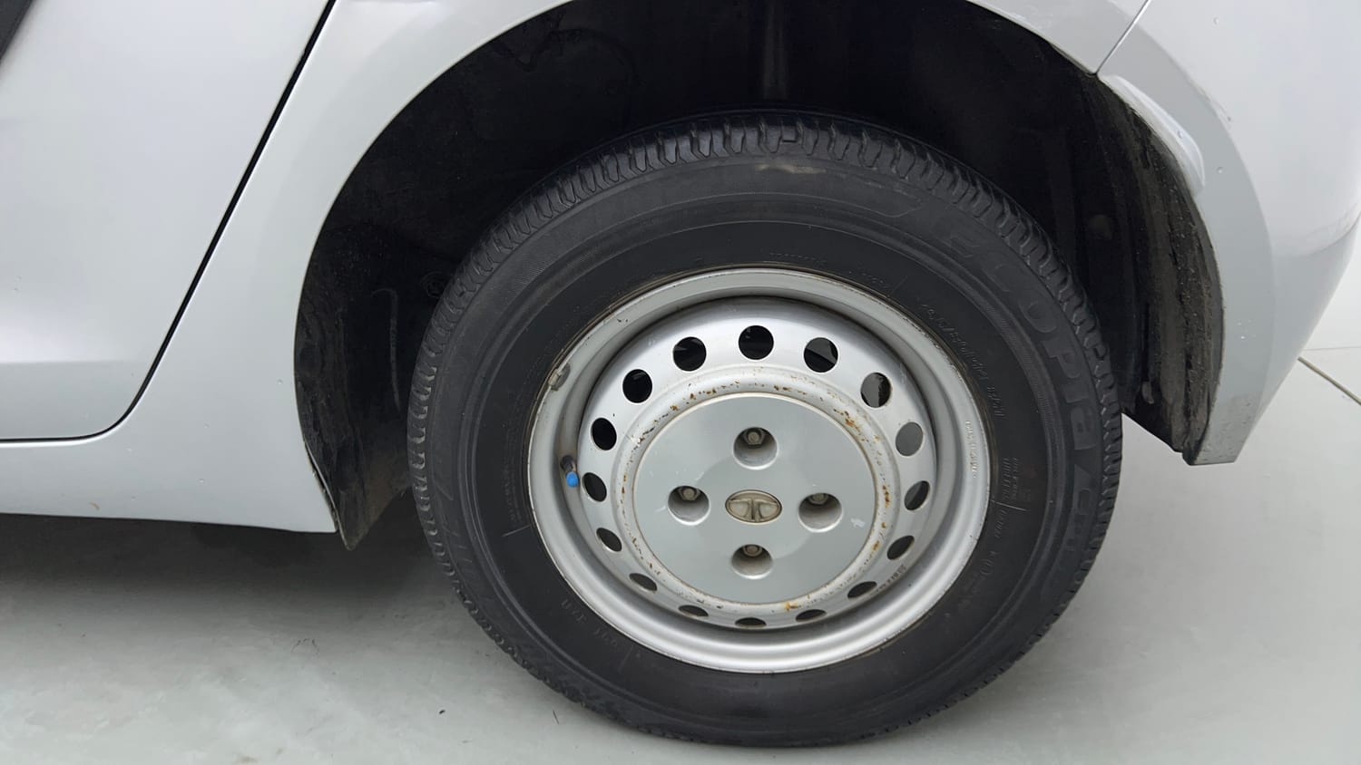 Used 2020 Tata Altroz XM Petrol Petrol Manual tyres LEFT REAR TYRE RIM VIEW