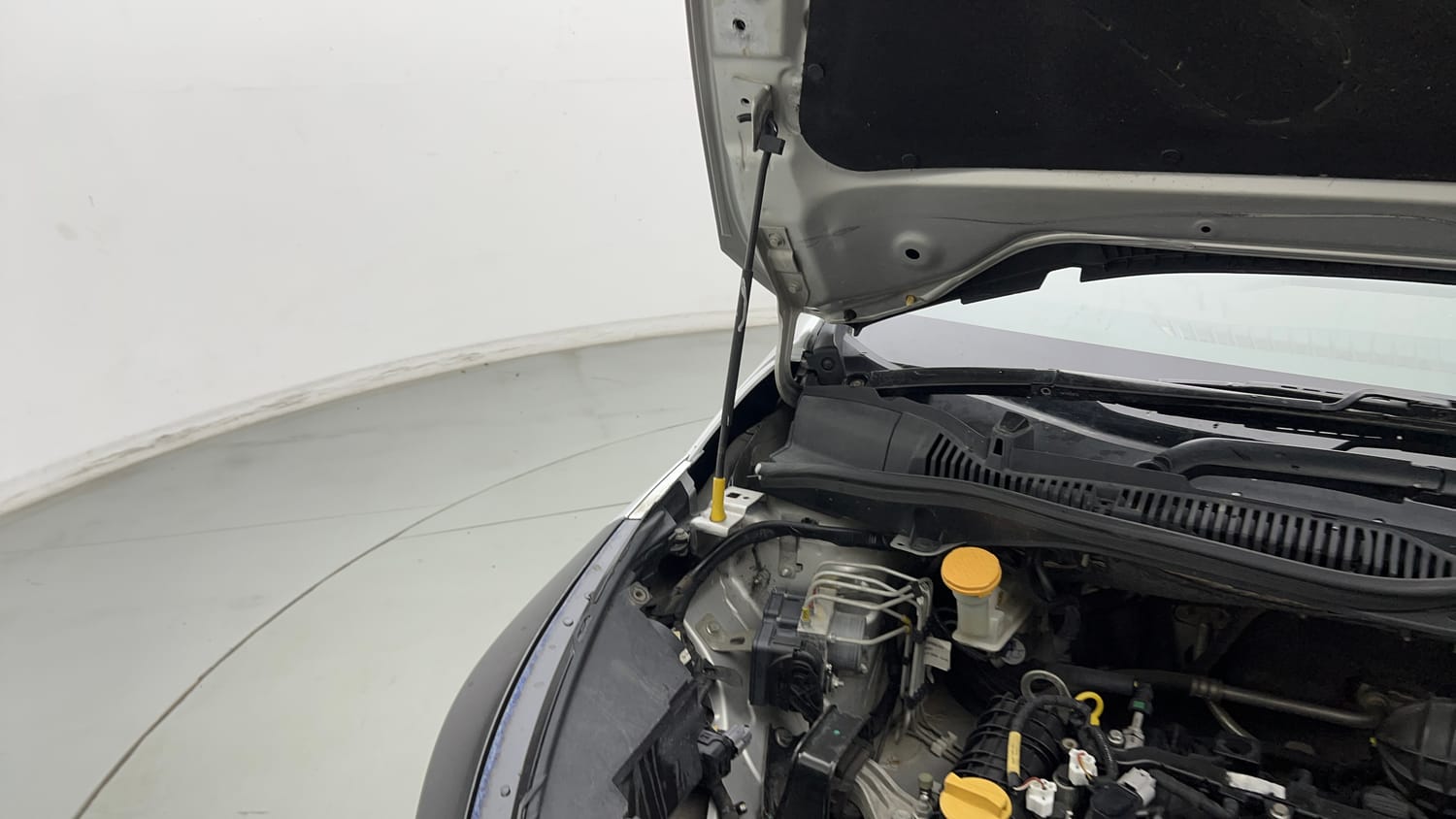 Used 2020 Tata Altroz XM Petrol Petrol Manual engine ENGINE RIGHT SIDE HINGE & APRON VIEW