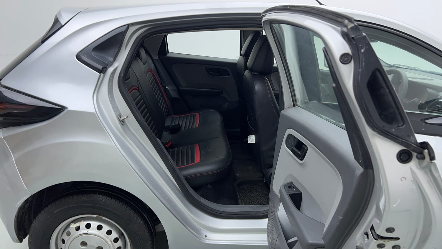 Used 2020 Tata Altroz XM Petrol Petrol Manual interior RIGHT SIDE REAR DOOR CABIN VIEW
