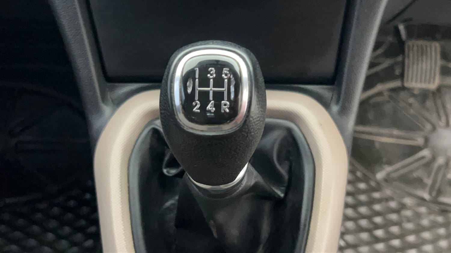 Used 2014 Hyundai Xcent S 1.2 Petrol Manual interior GEAR  KNOB VIEW