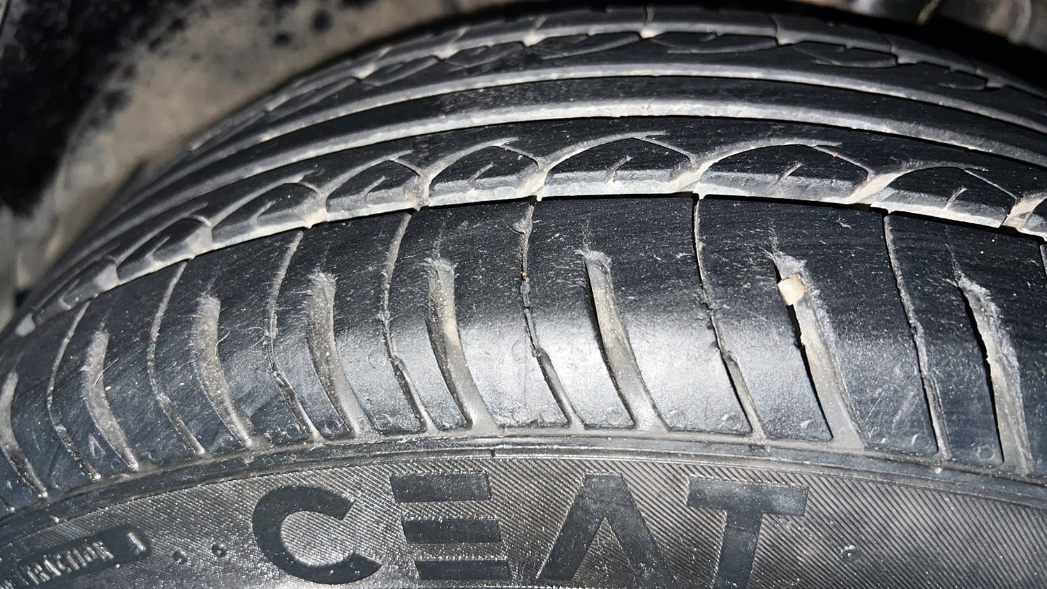 Used 2014 Ford Figo Duratec Petrol EXI 1.2 Petrol Manual tyres RIGHT FRONT TYRE TREAD VIEW