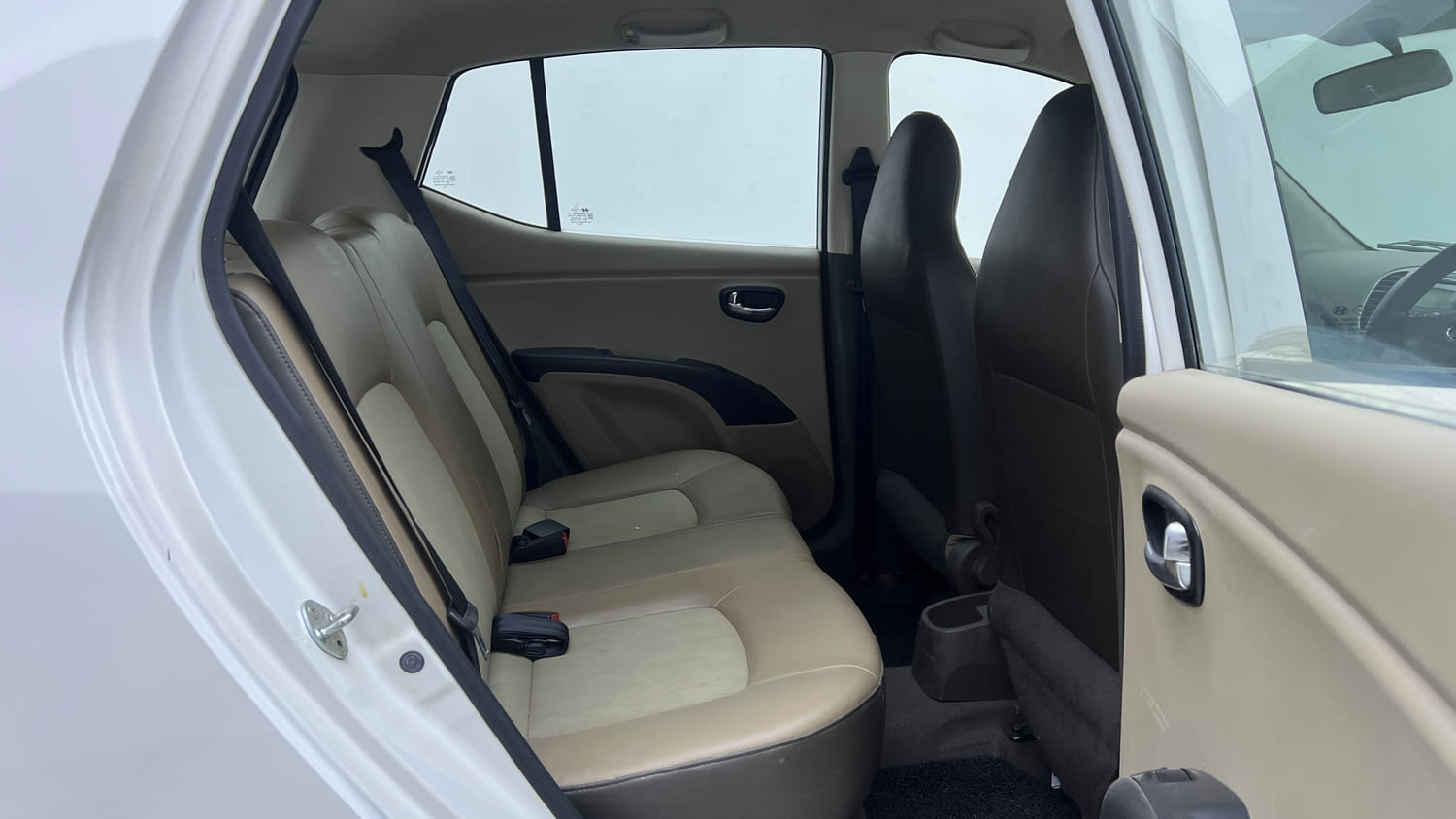 Used 2017 Hyundai i10 Sportz 1.1 iRDE2 Petrol Manual interior RIGHT SIDE REAR DOOR CABIN VIEW