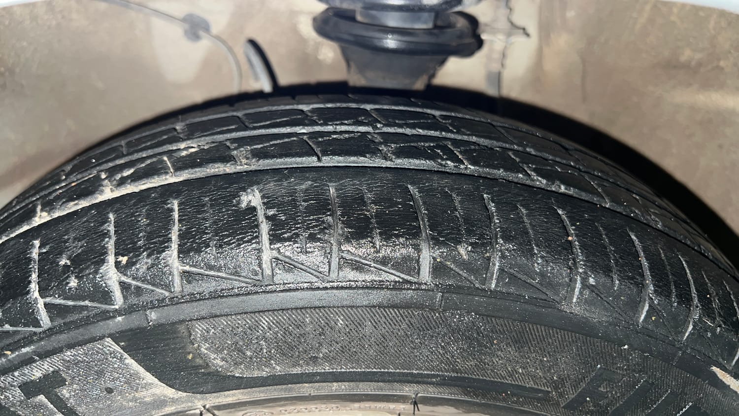 Used 2022 Maruti Suzuki Alto 800 VXi Petrol Manual tyres LEFT FRONT TYRE TREAD VIEW