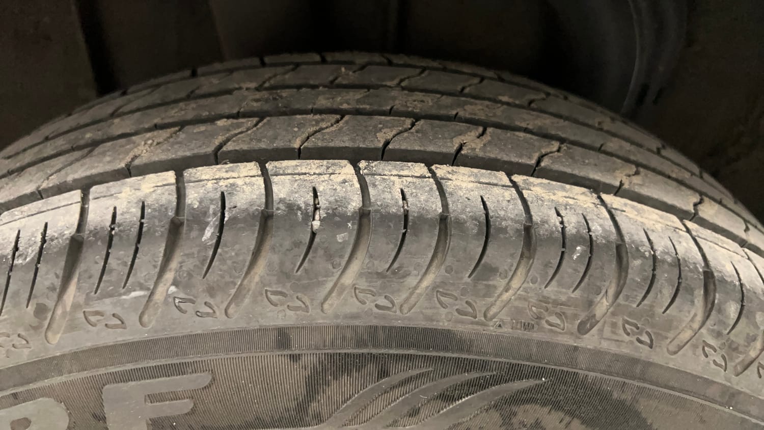 Used 2024 Nissan Magnite XL AMT Petrol Automatic tyres RIGHT REAR TYRE TREAD VIEW