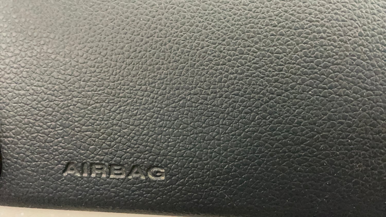 Used 2022 Mahindra XUV 300 W8 1.2 Petrol Petrol Manual top_features Airbags
