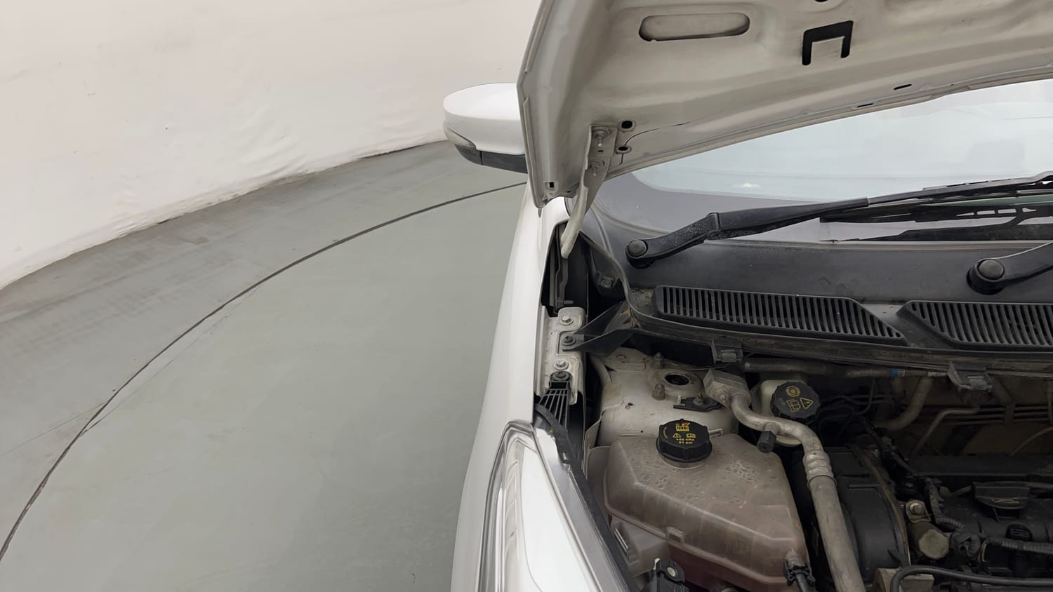 Used 2016 Ford Figo Aspire Trend 1.2 Ti-VCT Petrol Manual engine ENGINE RIGHT SIDE HINGE & APRON VIEW