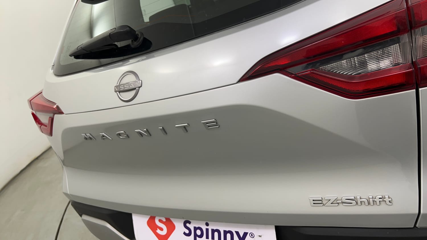 Used 2024 Nissan Magnite XL AMT Petrol Automatic dents MINOR SCRATCH