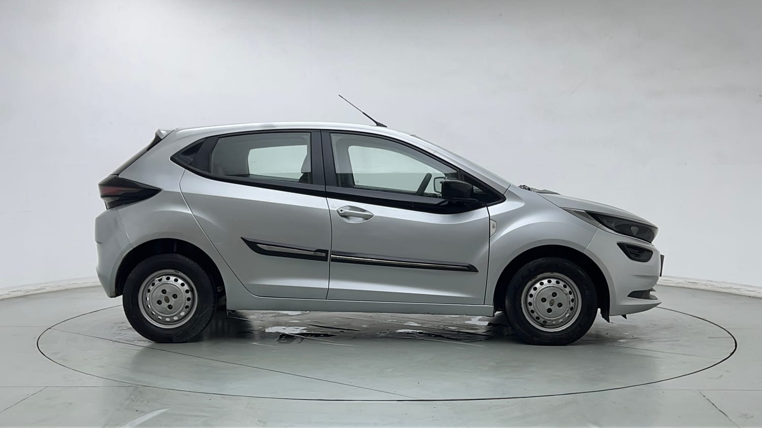 Used 2020 Tata Altroz XM Petrol Petrol Manual exterior RIGHT SIDE VIEW