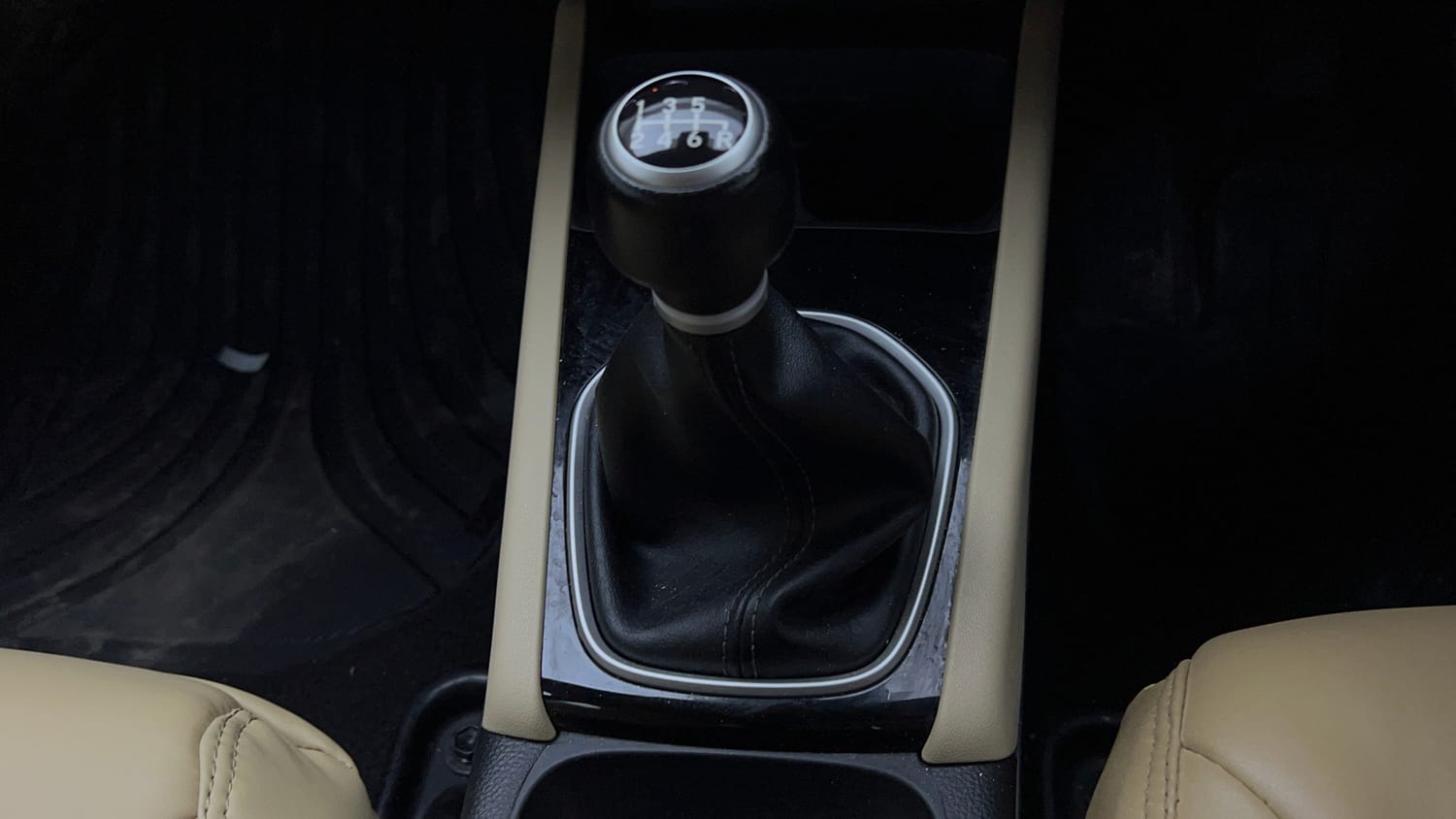 2024 Honda City V Petrol MT-16