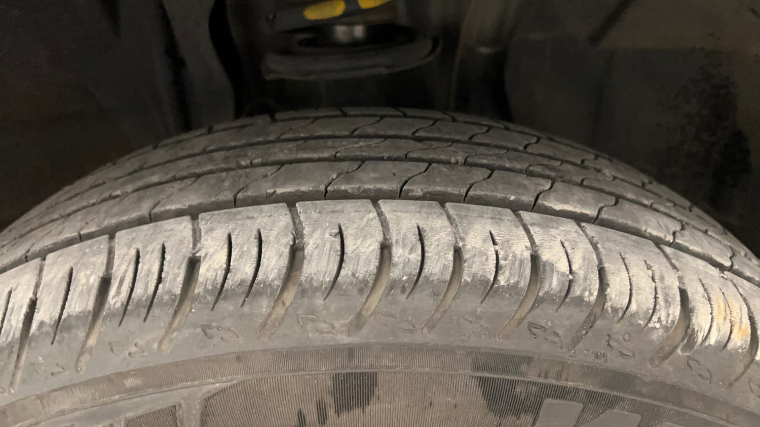 Used 2024 Nissan Magnite XL AMT Petrol Automatic tyres RIGHT FRONT TYRE TREAD VIEW