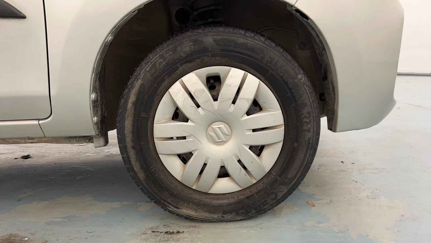 Used 2022 Maruti Suzuki Alto 800 VXi Petrol Manual tyres RIGHT FRONT TYRE RIM VIEW