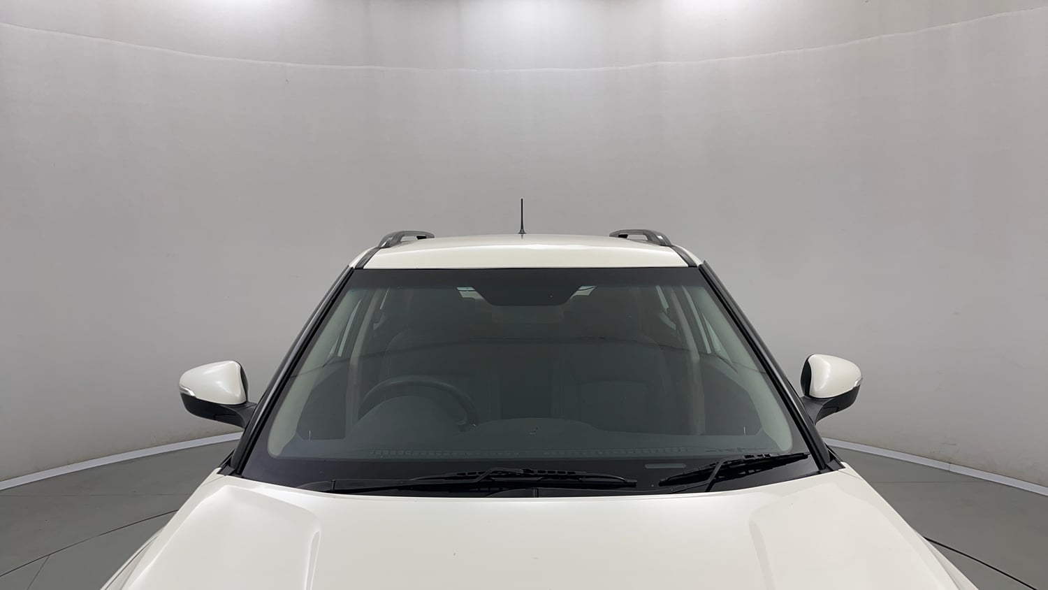 Used 2022 Mahindra XUV 300 W8 1.2 Petrol Petrol Manual exterior FRONT WINDSHIELD VIEW