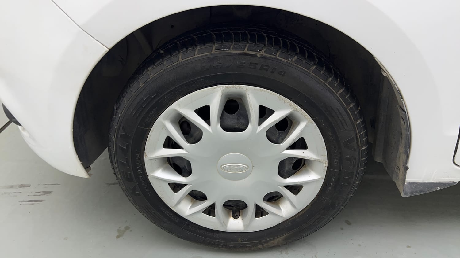 Used 2016 Ford Figo Aspire Trend 1.2 Ti-VCT Petrol Manual tyres LEFT FRONT TYRE RIM VIEW