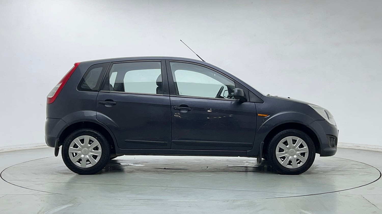 Used 2014 Ford Figo Duratec Petrol EXI 1.2 Petrol Manual exterior RIGHT SIDE VIEW