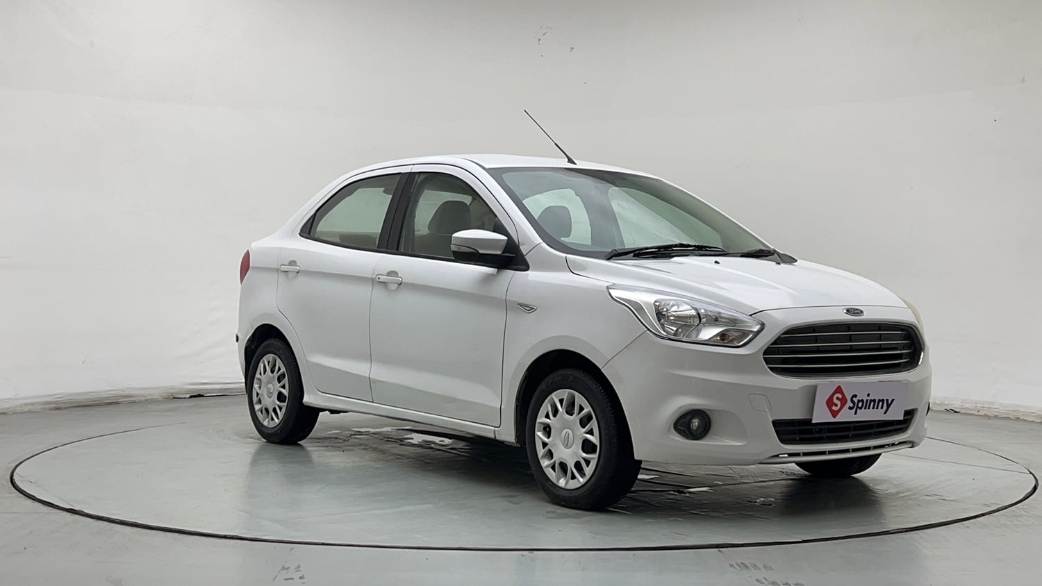 Used 2016 Ford Figo Aspire Trend 1.2 Ti-VCT Petrol Manual exterior RIGHT FRONT CORNER VIEW