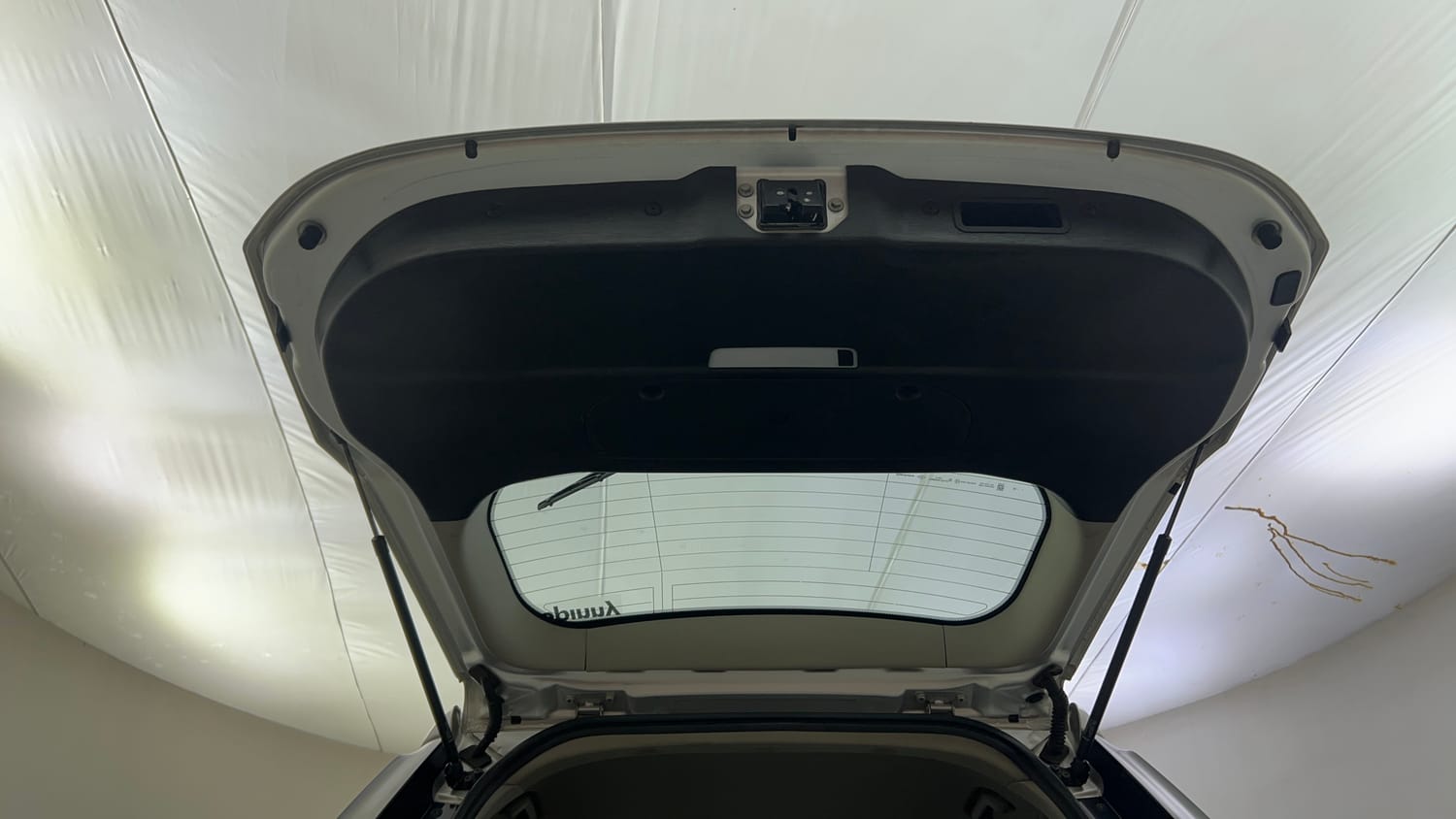 Used 2019 Mahindra XUV500 W11 (O) AT Diesel Automatic interior DICKY DOOR OPEN VIEW