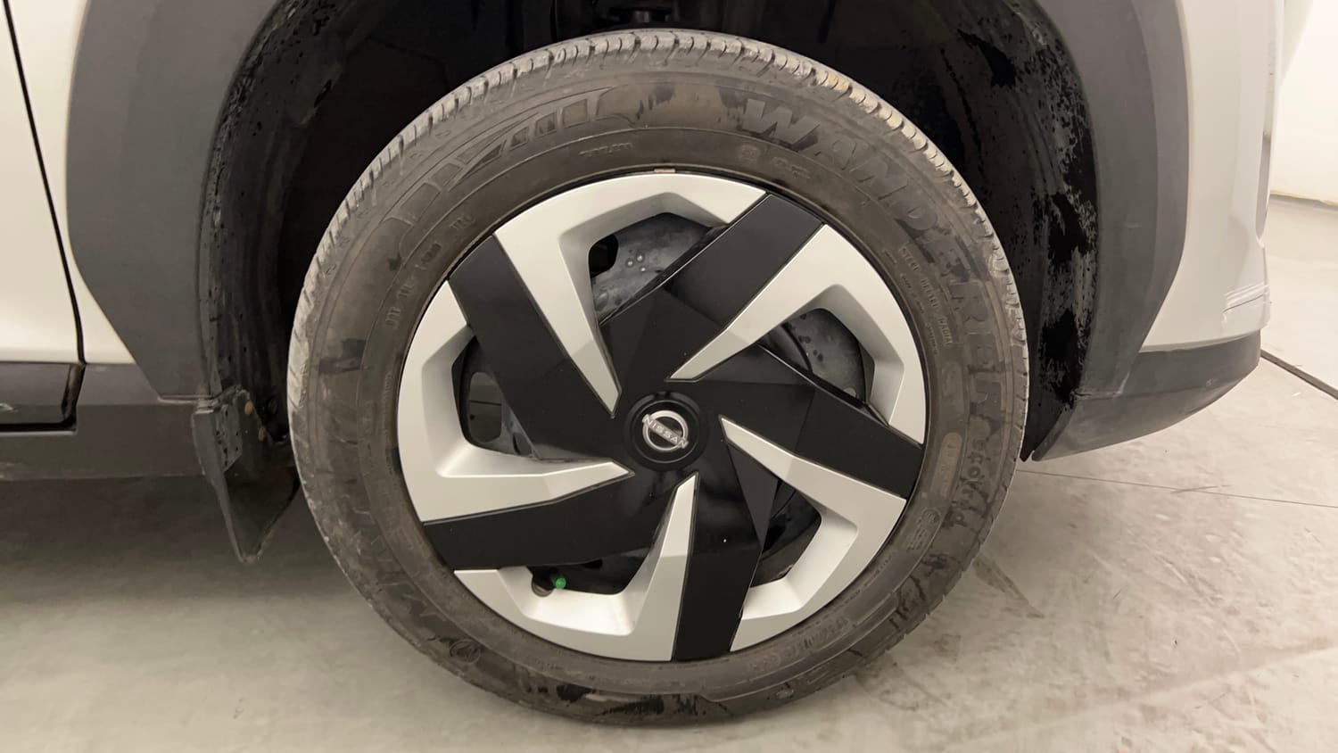 Used 2024 Nissan Magnite XL AMT Petrol Automatic tyres RIGHT FRONT TYRE RIM VIEW