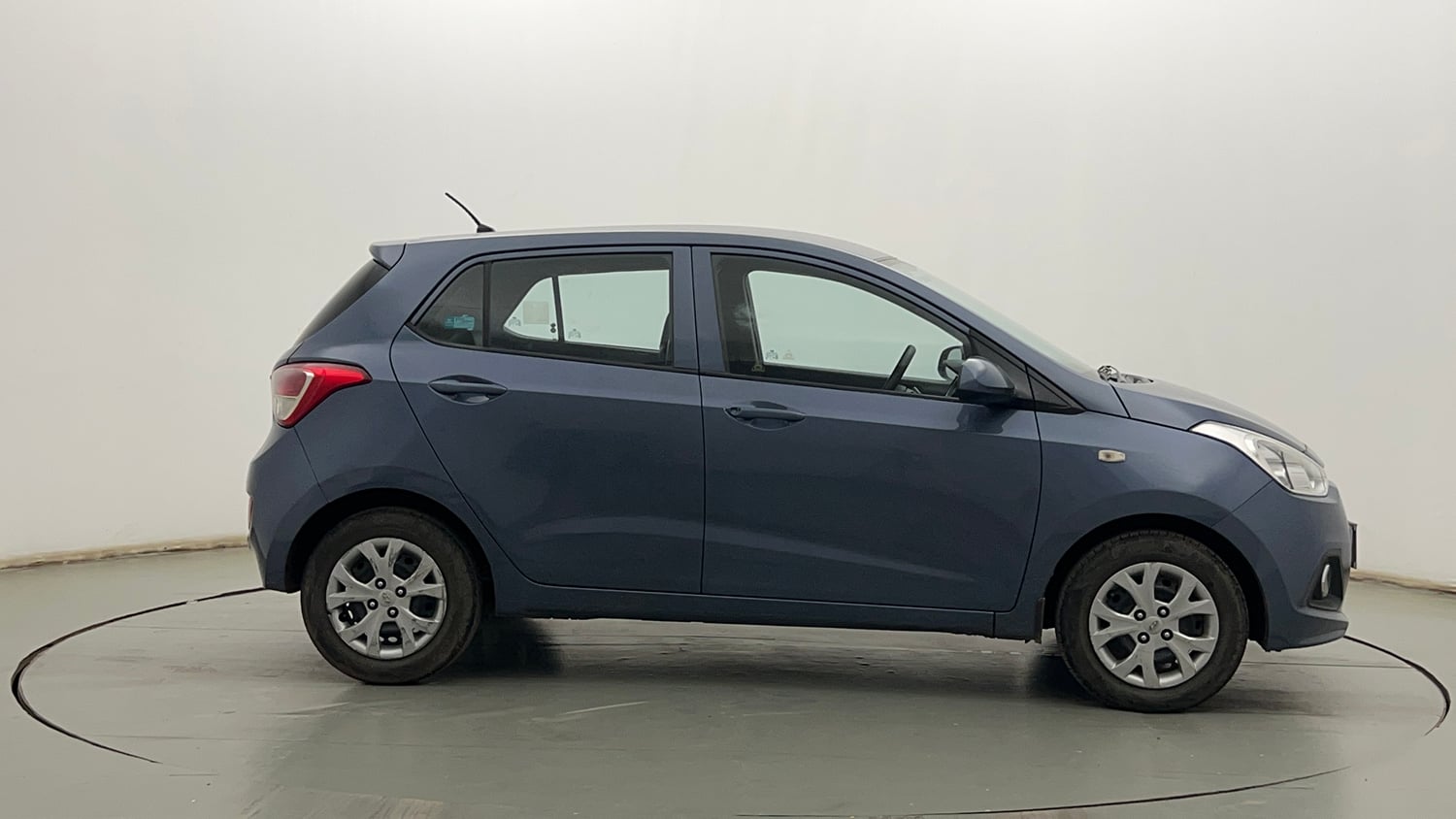 Used 2014 Hyundai Grand i10 Magna 1.2 Kappa VTVT Petrol Manual exterior RIGHT SIDE VIEW