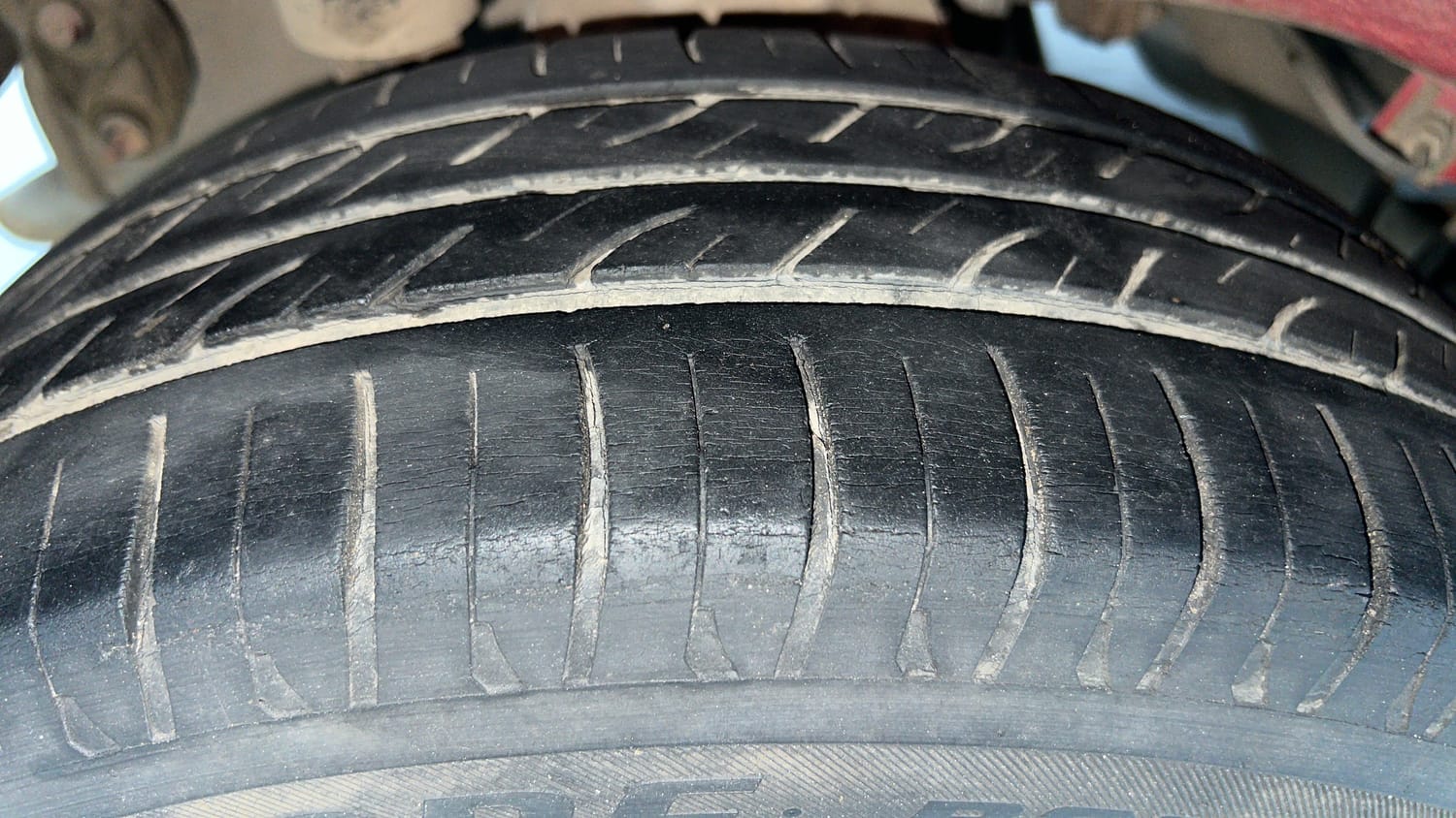 Used 2017 Mahindra KUV100 K4 Plus 6 STR Petrol Manual tyres RIGHT REAR TYRE TREAD VIEW