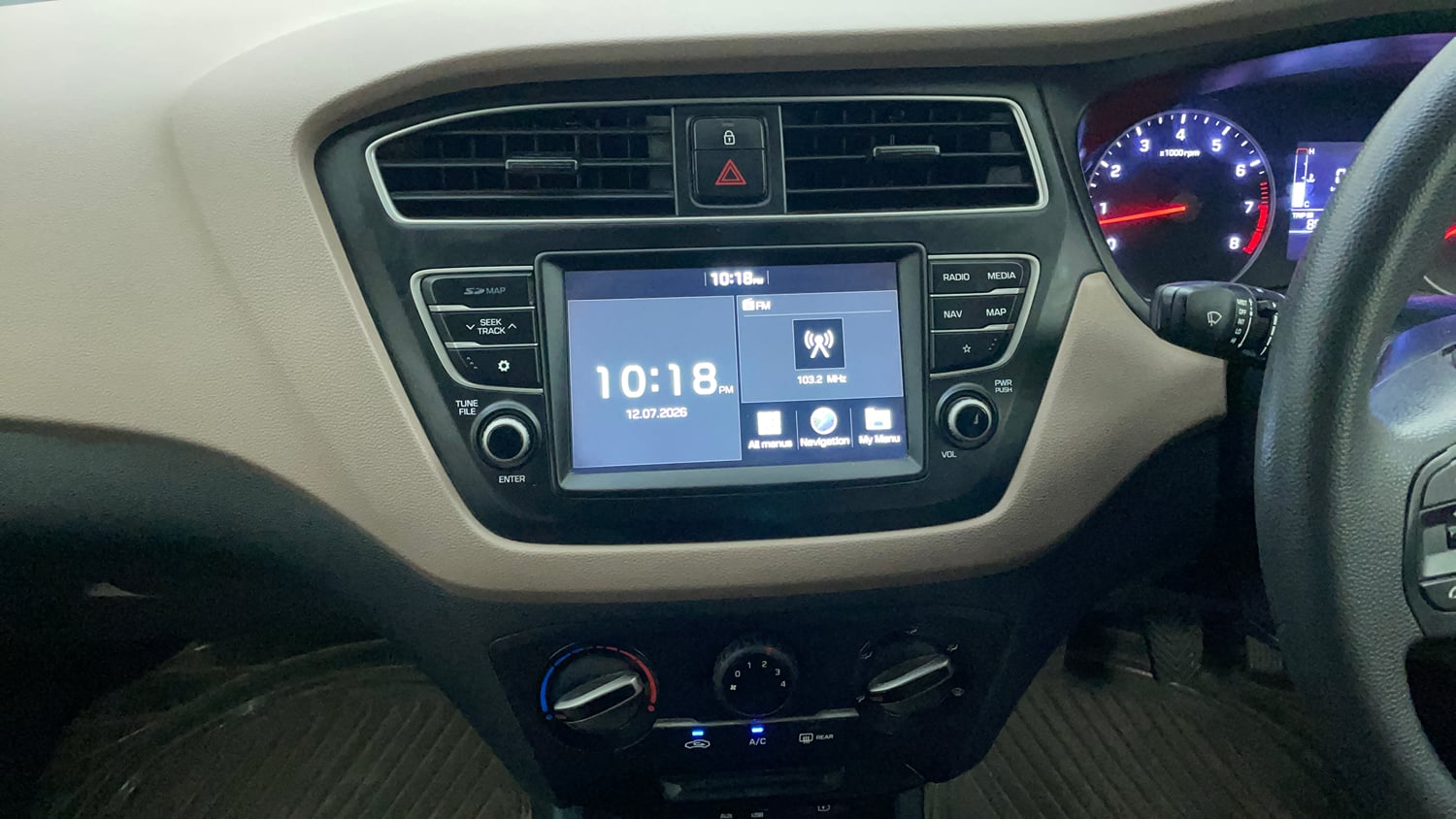 Used 2020 Hyundai Elite i20 Sportz Plus 1.2 Petrol Manual interior MUSIC SYSTEM & AC CONTROL VIEW