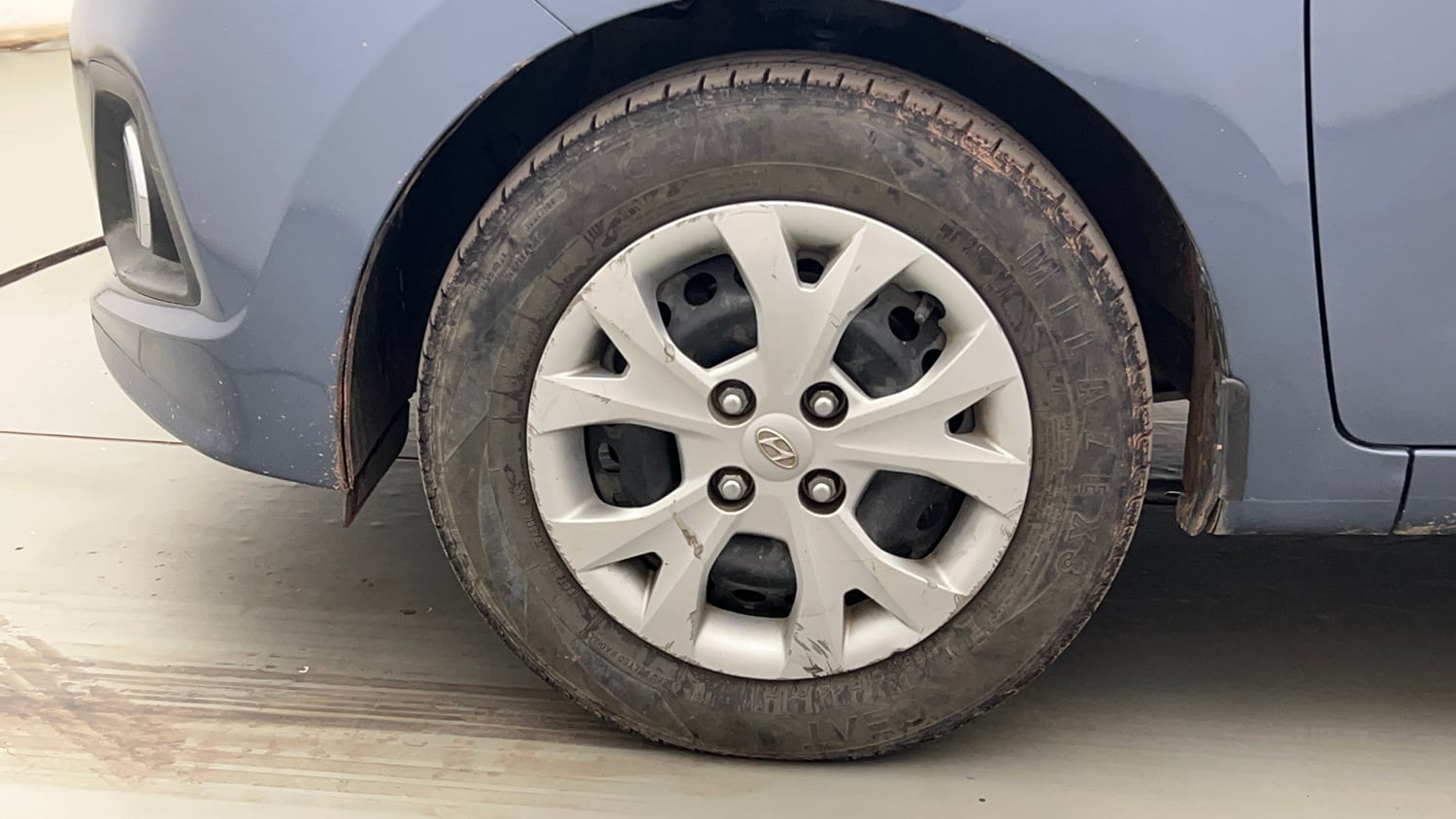 Used 2014 Hyundai Grand i10 Magna 1.2 Kappa VTVT Petrol Manual tyres LEFT FRONT TYRE RIM VIEW