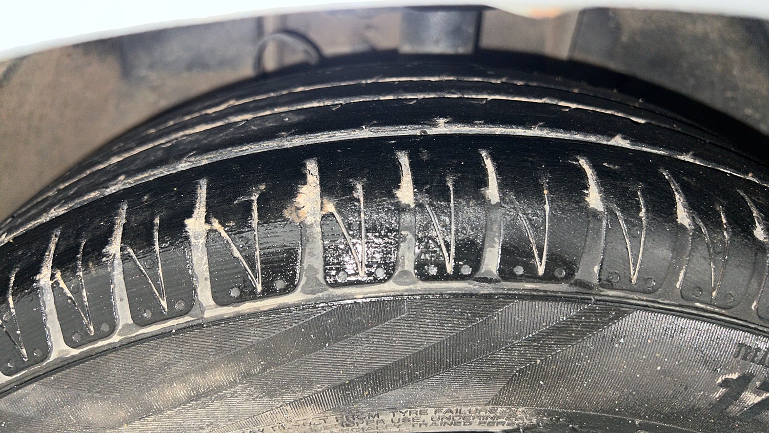 Used 2020 Tata Tiago XZA Plus Petrol Automatic tyres LEFT FRONT TYRE TREAD VIEW